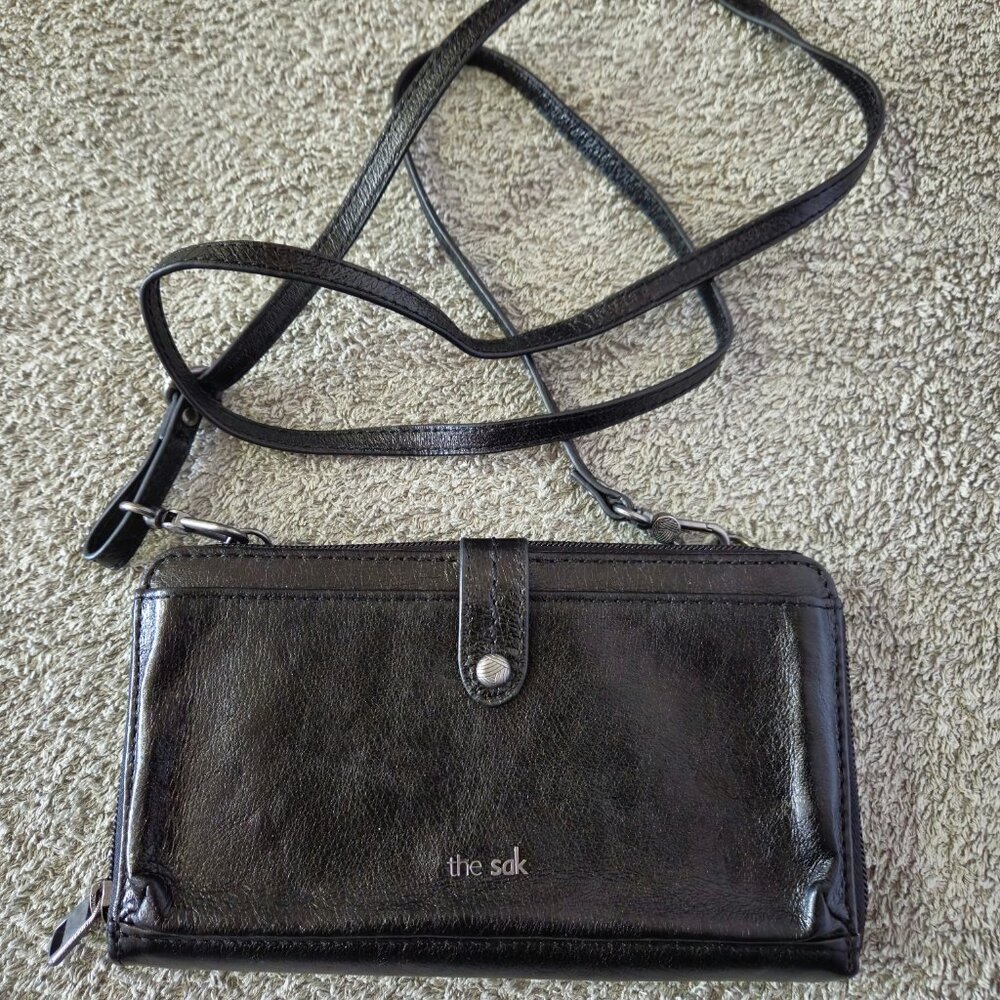 THE SAK BLACK GENUINE LEATHER (TOOLED) SMARTPHONE WALLET CROSSBODY 8 INCH PURSE